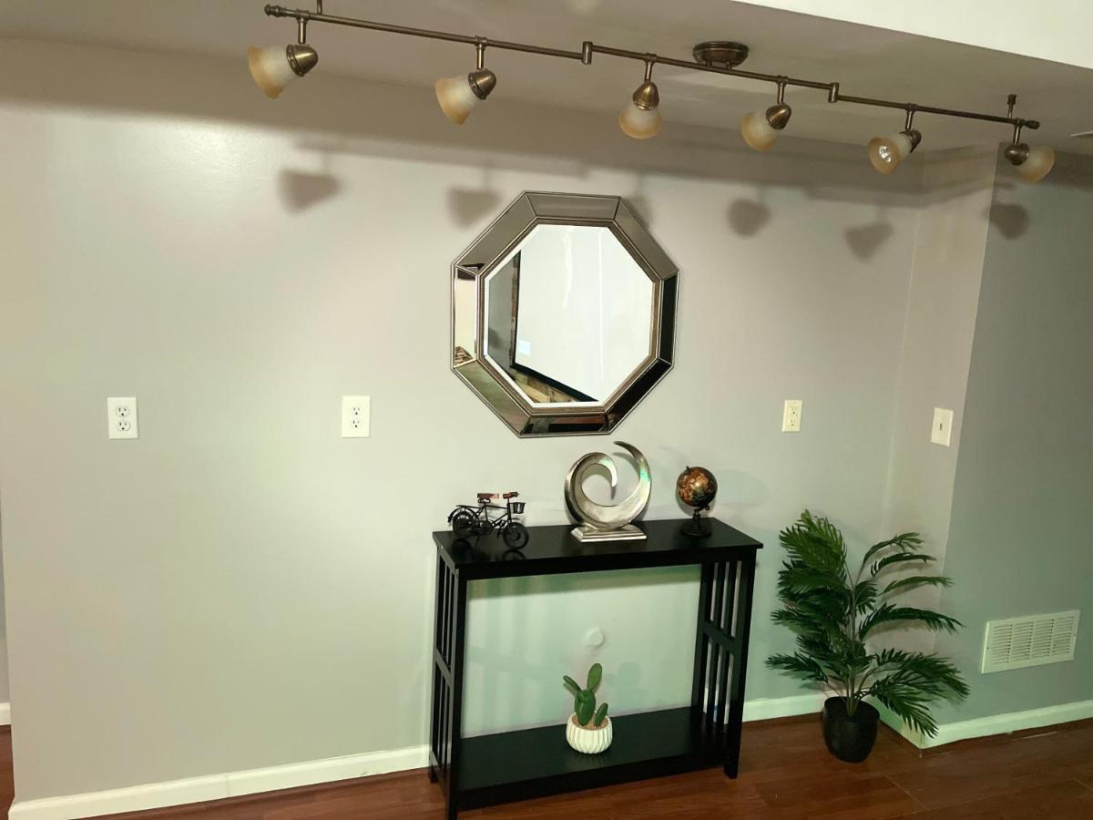 Апартаменти Cute 2-Brm Walkout Apt With Pool Table And Theater Лексингтон Екстер'єр фото