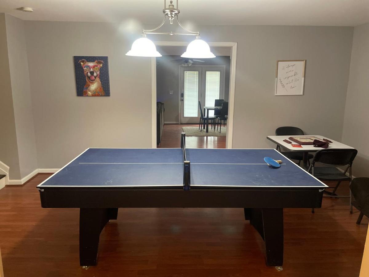 Апартаменти Cute 2-Brm Walkout Apt With Pool Table And Theater Лексингтон Екстер'єр фото