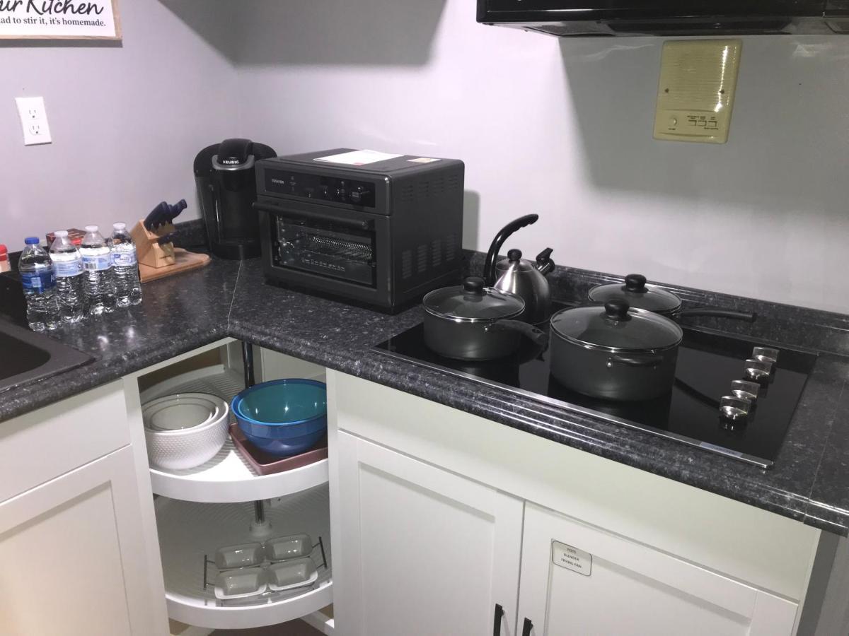Апартаменти Cute 2-Brm Walkout Apt With Pool Table And Theater Лексингтон Екстер'єр фото
