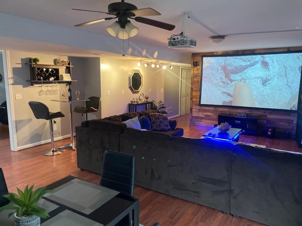 Апартаменти Cute 2-Brm Walkout Apt With Pool Table And Theater Лексингтон Екстер'єр фото