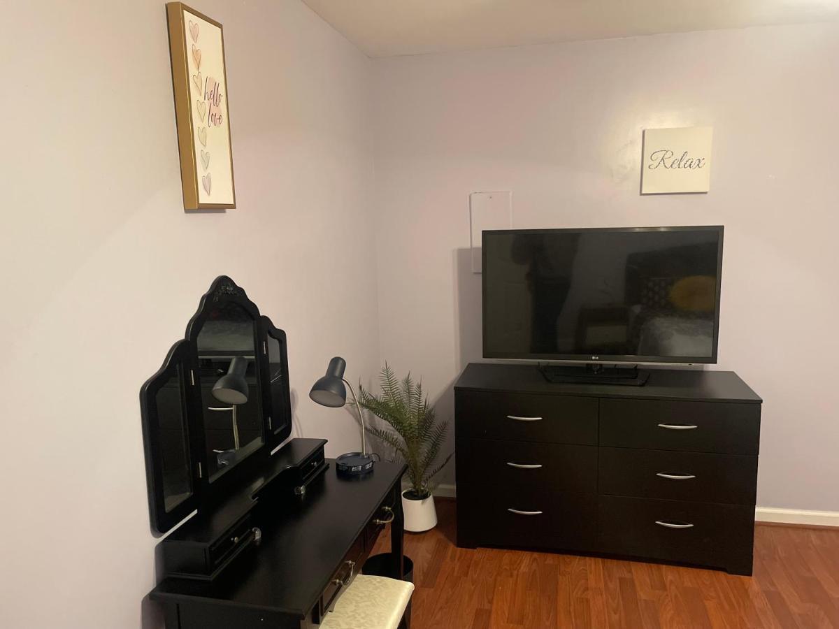 Апартаменти Cute 2-Brm Walkout Apt With Pool Table And Theater Лексингтон Екстер'єр фото