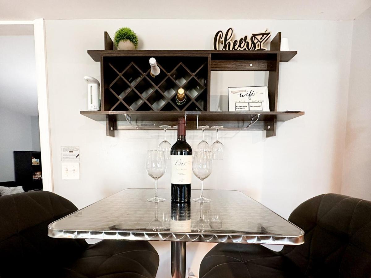 Апартаменти Cute 2-Brm Walkout Apt With Pool Table And Theater Лексингтон Екстер'єр фото